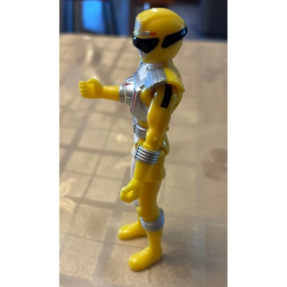 Power Rangers Yellow Ranger Action Figure 1993 Bandai - Picture 3 of 9